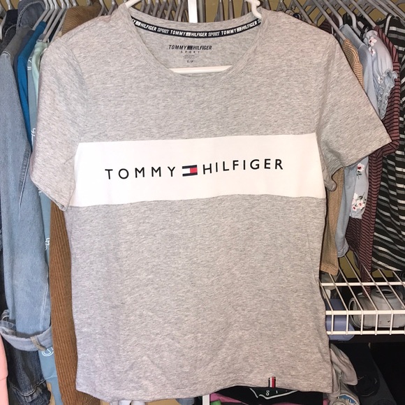 Tommy Hilfiger Tops - TOMMY HILFIGER tshirt